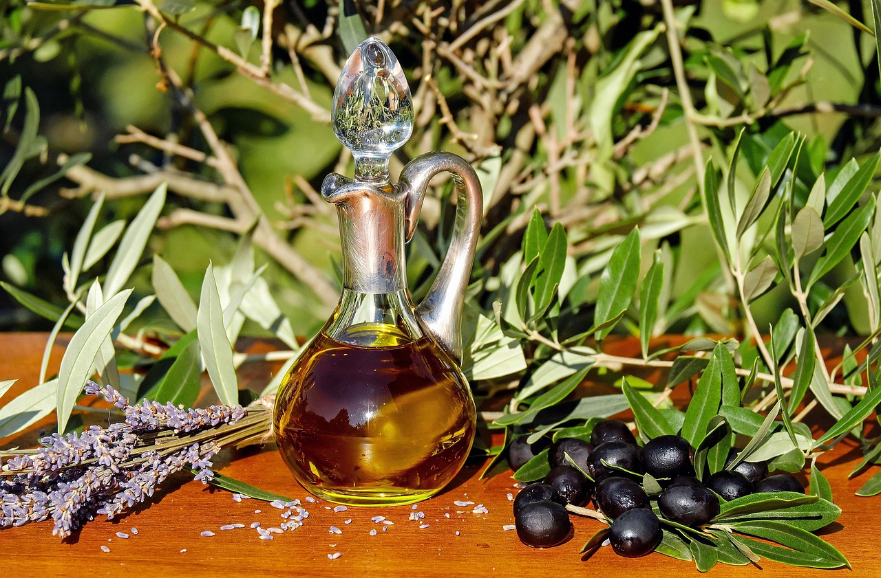 Can You Cook with Lavender? Culinary Buds vs Essential Oil Explained